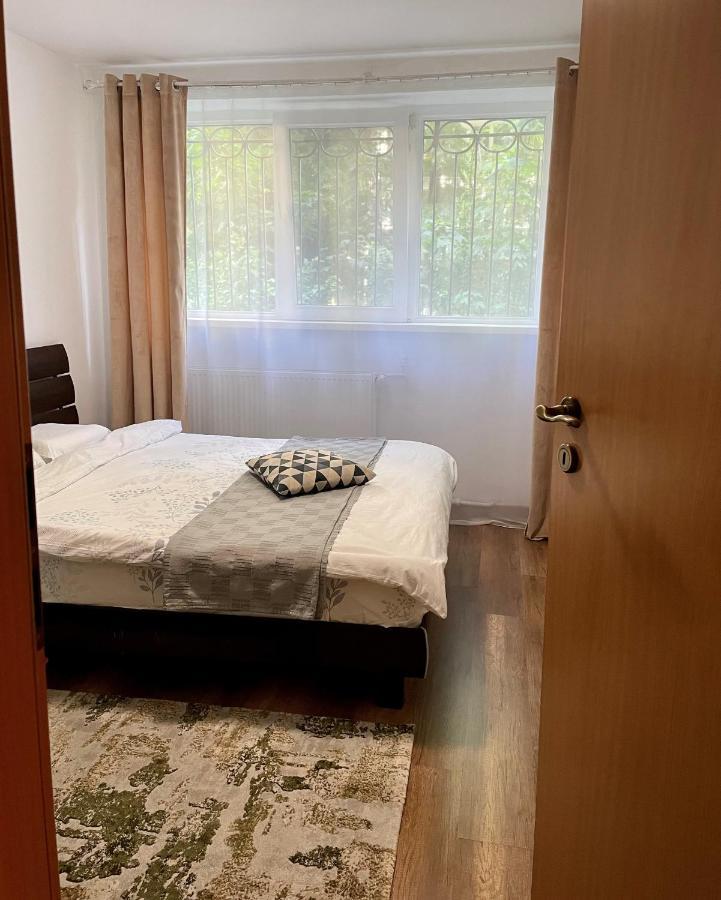 Cozy And Clean Apartment, Near National Arena ブカレスト エクステリア 写真